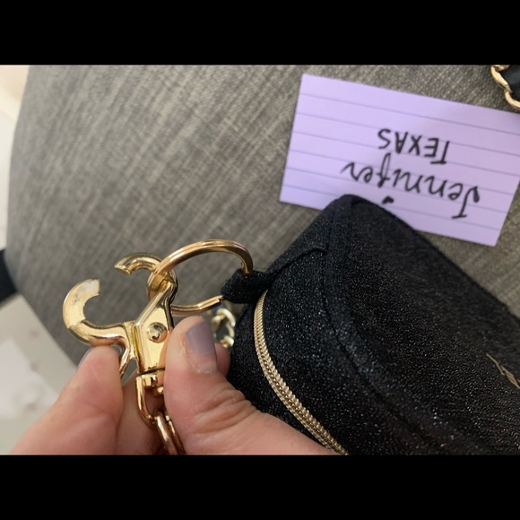 ❌SOLD❌ Chanel Holiday Pouch 2020 - Picture 8 of 10